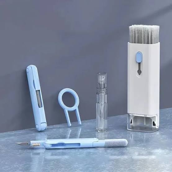7-in-1 Keyboard Cleaning Kit – Multi-Function Cleaner Brush, Earphone Cleaning Pen & Keycap Puller