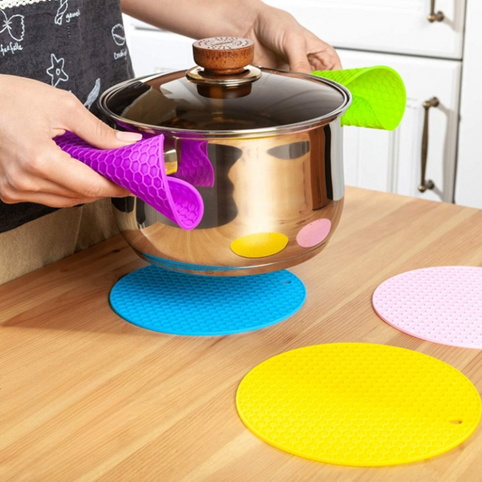 Multifunction Heat Resistant Silicone Mat Nonslip Pads Pot Holder Table Place mat (random color) - 2pcs